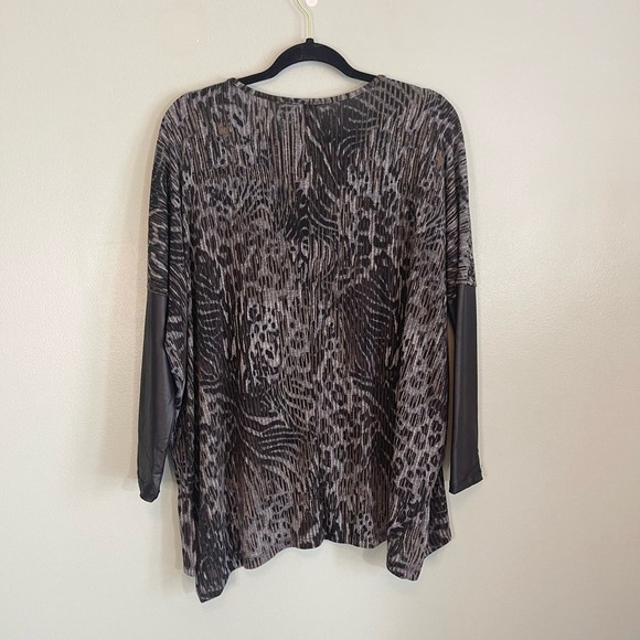 CIARA SUN WOO Tunic L Stretch Animal Round Neck Dolman Faux Leather Sleeve Black - Picture 2 of 8